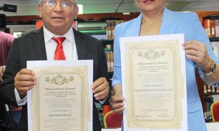 Edgardo Murgas y Enereida G. de De la Cruz reciben credenciales como Decano y Vicedecana de la Facultad de Comunicación Social de la UP