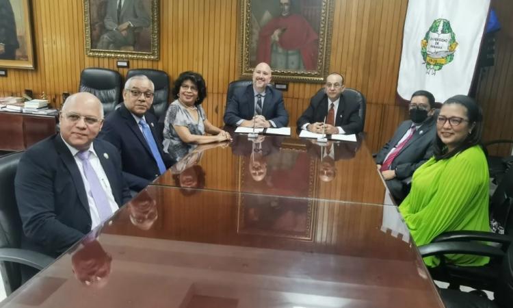 Universidad de Panamá firma convenio con National Board of Medical Examiners