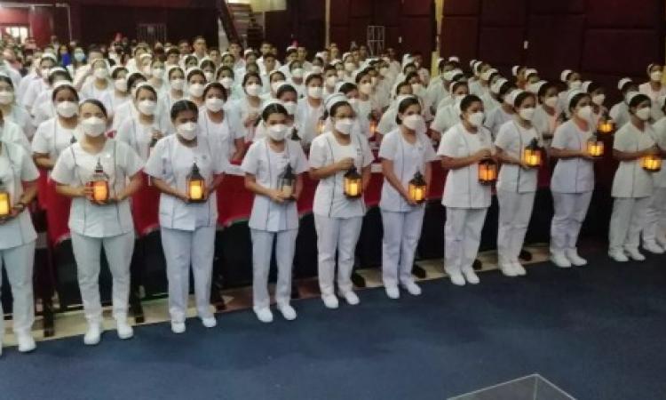 Estudiantes de Enfermería del CRUA participaron en la Ceremonia de Iniciación de la Carrera