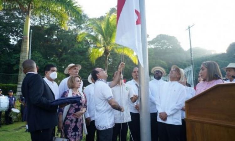 Con la izada de la bandera en el Campus de Curundú, la Universidad de Panamá inicia las efemérides patrias
