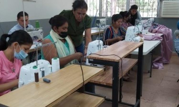 Seminario taller de costura para principiantes organiza la FCA