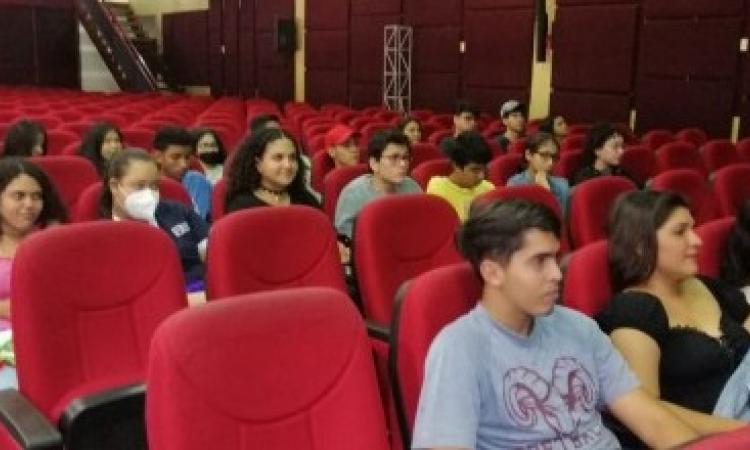 Estudiantes de Inglés del Crua asisten a curso de inducción