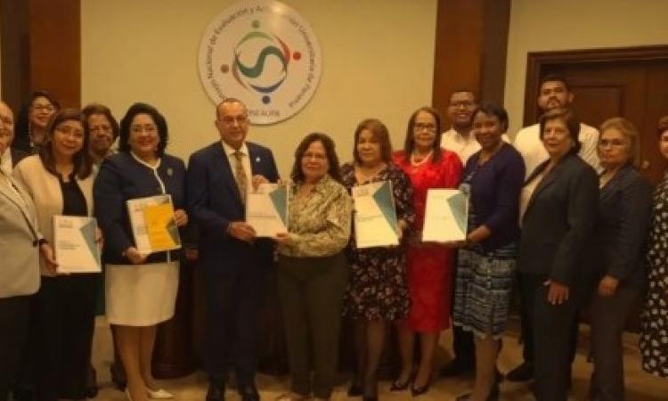 Universidad de Panamá avanza hacia la reacreditación de la Licenciatura en Psicología tras entregar Informe Final de autoevaluación