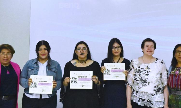 IUMUSAC reconoció a las ganadoras de certamen literario