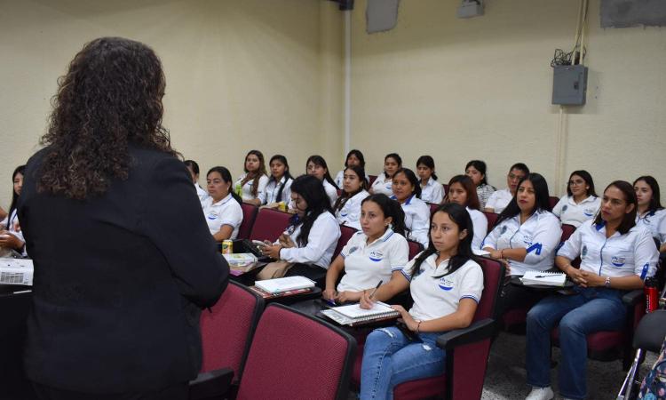 Estudiantes de Trabajo Social del CUNOR reciben formación en la DIGI