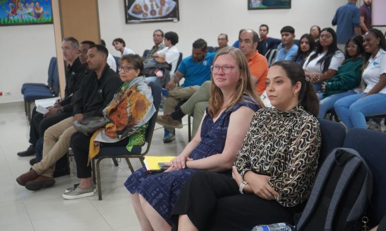 UDELAS estudiantes presentaron sus proyectos en la conferencia  ‘"investigación  sin fronteras"