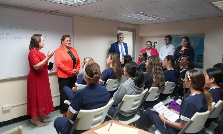 UDELAS recibe a presidenta de la Comisión de Educación, Cultura y Deportes de la Asamblea Nacional