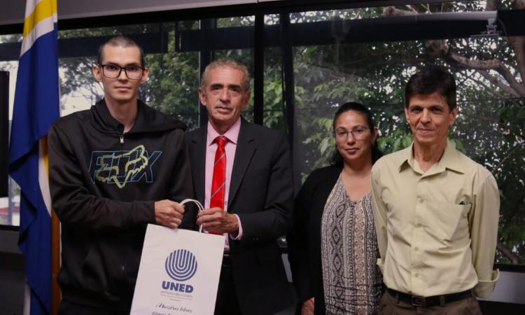Isaac Masís Garro estudiante de la UNED recibirá el premio a la excelencia académica “Rubén Darío”