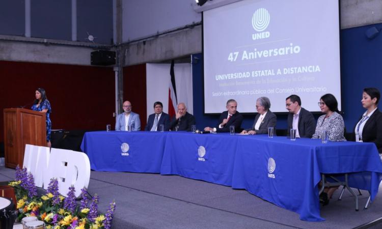 Comunidad universitaria conmemora el 47 aniversario de la Universidad Estatal a Distancia