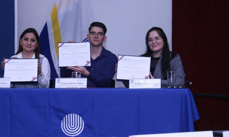 UNED reafirma su compromiso con la excelencia académica al recibir sello de calidad por parte del SINAES