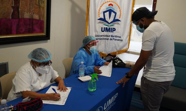Colaboradores de UMIP se benefician de la jornada de vacunación contra el Covid-19