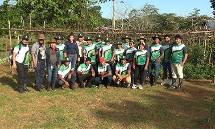 Jóvenes indígenas aprenden y emprenden con la UNA en Tiktik Kaanú