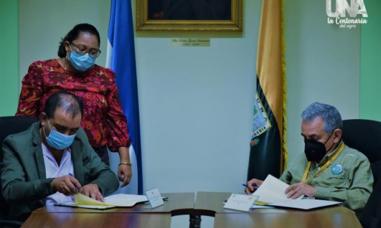 UNA firma convenio para atender el Corredor Seco de Nicaragua