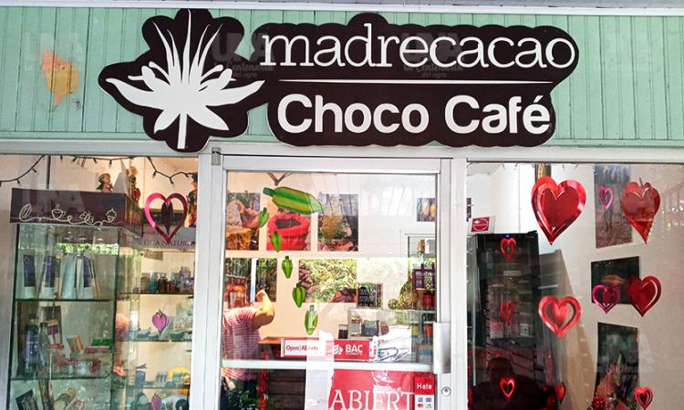 Estudiantes de la FDR desarrollan estudio de mercado para la empresa Red Madre Cacao