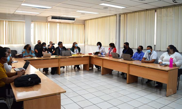 Autoridades de la CGR y la UNA sostienen encuentro para fortalecer el Archivo Institucional