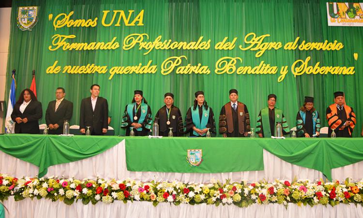 Nuevas victorias, Nuevos triunfos: Celebran graduación de 127 profesionales de la UNA