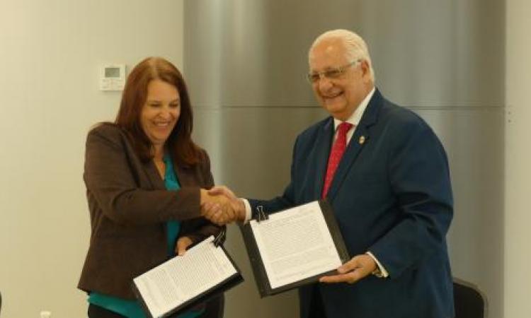 UNAH firma convenio de cooperación con la Asociación Dar a Luz Honduras