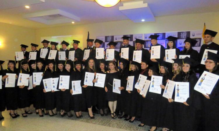 CURLP entregó 34 títulos universitarios a profesionales de la zona sur del país