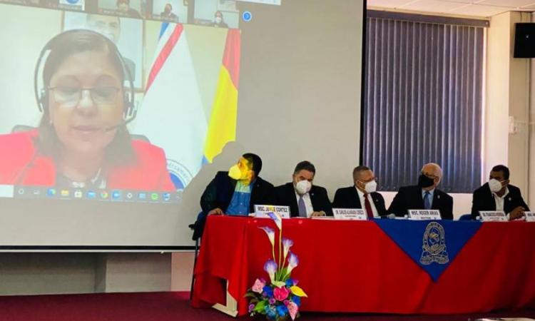 Rector de la UNAH traspasa presidencia pro témpore del CSUCA a la rectora de la UNAN-Managua