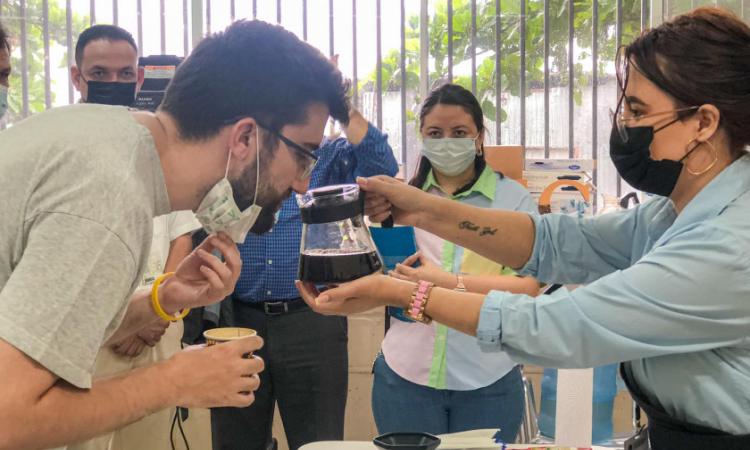 Estudiantes de UNAH-TEC Danlí exponen procesos de barismo y catación de café