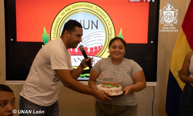 UNAN León celebra a las madres de amor, fuerza y valentía