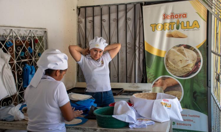 Mujeres empoderadas y emprendedoras nacen desde las aulas de clases de la UNAN León