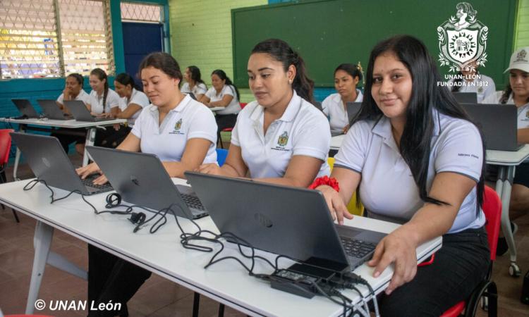 UNAN León fortalece herramientas tecnológicas en el núcleo educativo Tecuaname de UNICAM