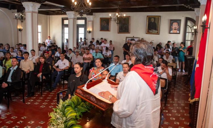 UNAN León galardona la excelencia académica en conmemoración al natalicio del Cmte. Carlos Fonseca Amador