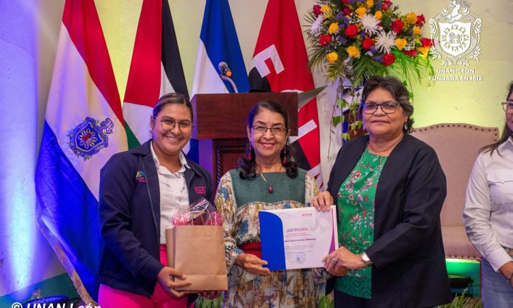 Mujeres protagonistas del desarrollo económico y social del país son reconocidas en UNAN León