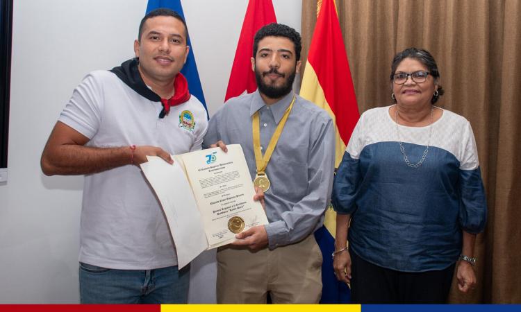 UNAN-León entrega Distinción y Premio Regional a la Excelencia Académica “Rubén Darío”