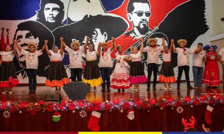 UNAN-León celebra Gala Navideña para cerrar un año de logros educativos revolucionarios