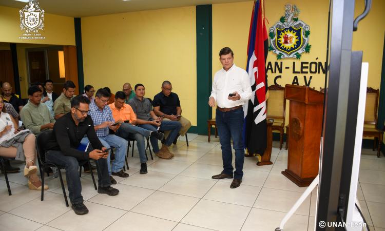 UNAN León desarrolla taller de generaciones de códigos QR