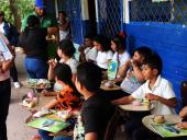 Docentes de UNAN-Managua comparten alegría con niños de la comarca San Miguelito