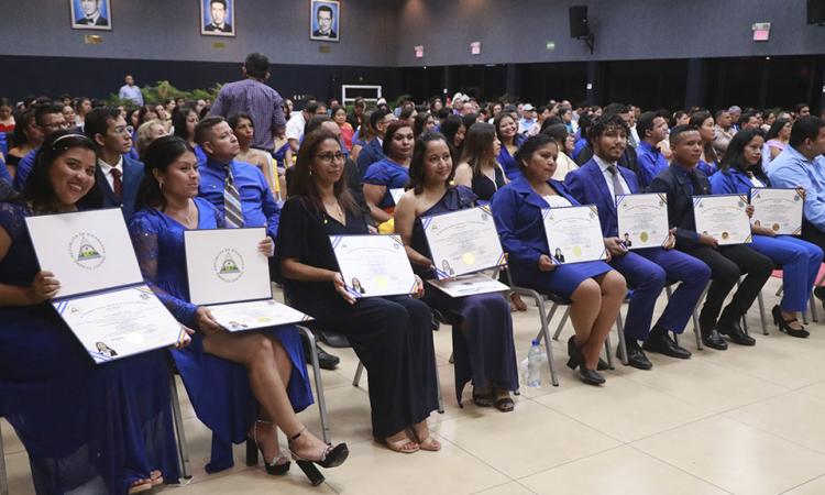  UNAN-Managua gradúa a licenciados en ciencias de la educación