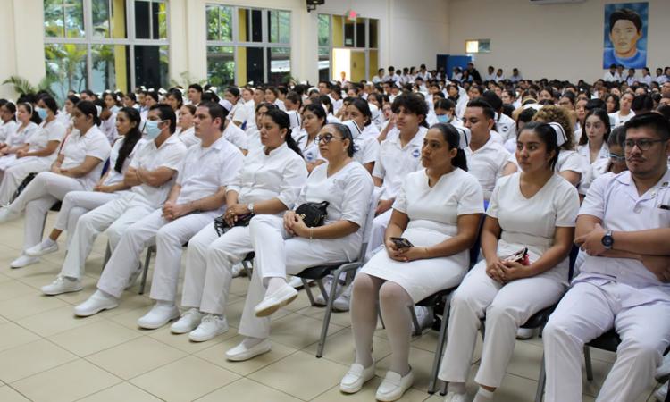 Enfermeras y enfermeros de la UNAN-Managua celebran su día