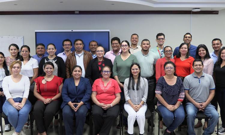 Docentes de la UNAN-Managua se capacitan en la redacción de artículos científicos