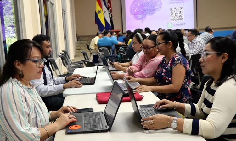 Docentes se capacitan sobre Inteligencia Artificial