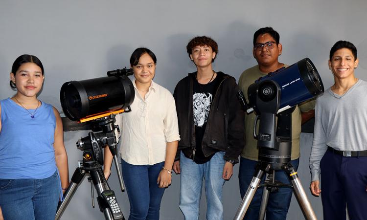  Estudiantes de secundaria reciben capacitación para participar en olimpiadas de astronomía y astronáutica  