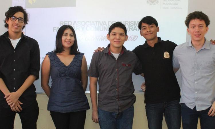 Estudiantes del Proyecto Inicia participan en coloquio internacional