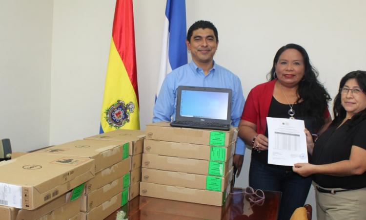 Sistema Bibliotecario de la UNAN-Managua recibe equipamiento tecnológico