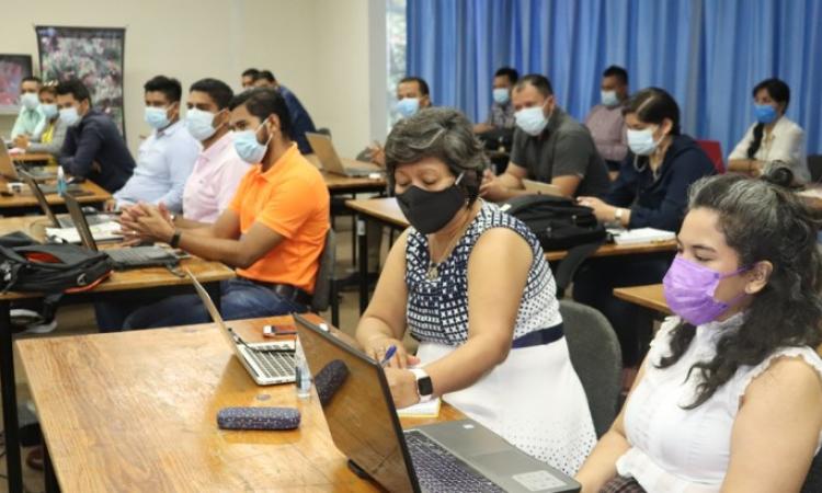 Investigadores de la UNAN-Managua se capacitan en el uso de Tableau