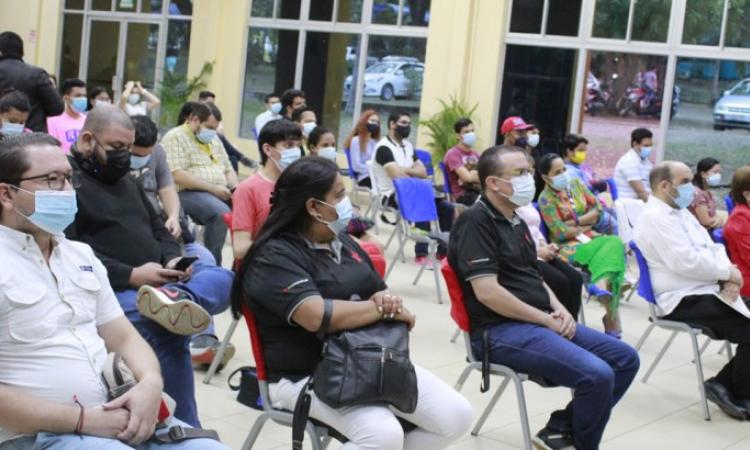 Comunidad universitaria conoce sobre los retos actuales de la comunicación