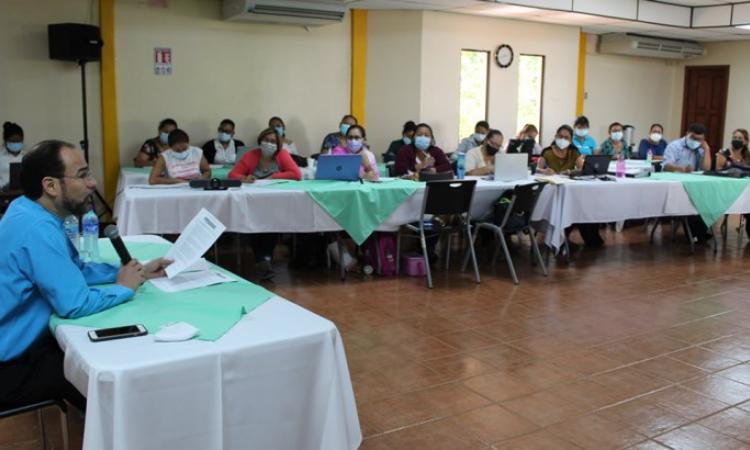 Doctor Carlos Emilio López comparte con maestrandos avances en temas sobre derechos humanos de la niñez con discapacidad