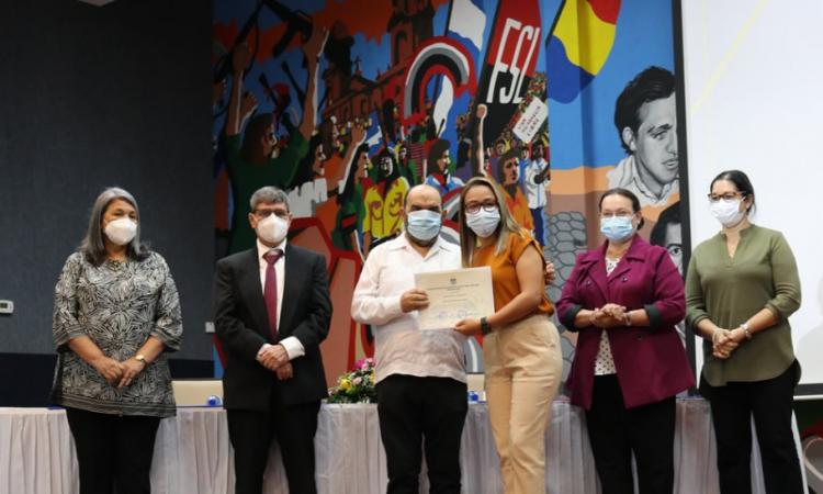 UNAN-Managua e INIDE efectúan promoción de funcionarios del Estado