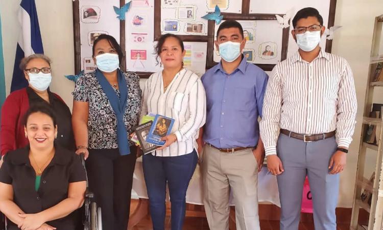 UNAN-Managua contribuye al fortalecimiento de la biblioteca municipal de Catarina