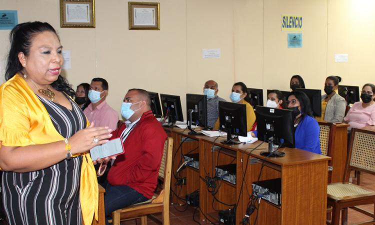 Personal bibliotecario de la UNAN-Managua operativiza sus lineamientos de trabajo