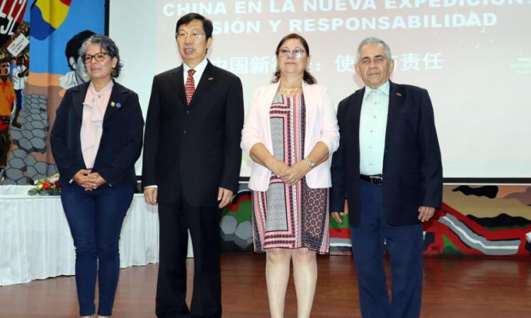 Embajador de China y rectores del CNU disertan sobre relaciones diplomáticas