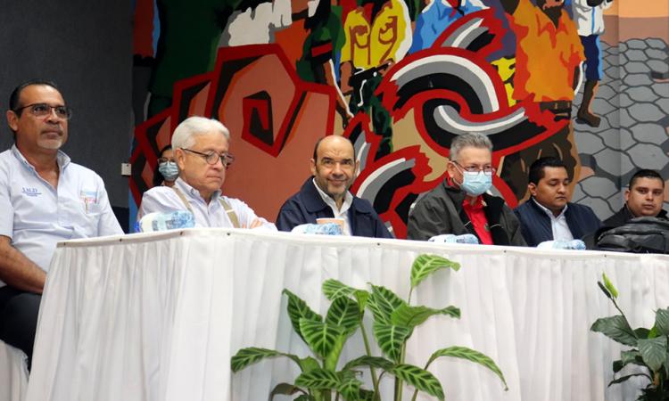 Deportistas nicaragüenses intercambian experiencias en el primer congreso de educación física