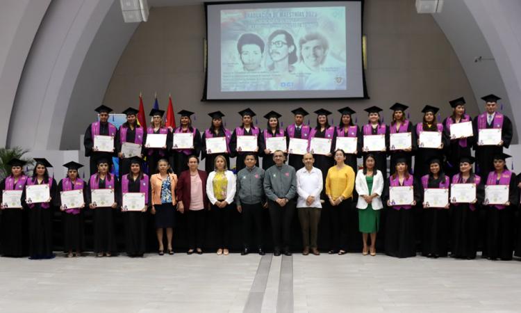 Funcionarios de la DGI, graduados en cuatro programas de maestría