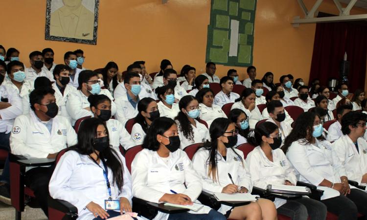 Estudiantes de medicina se capacitan en la atención integral a la salud ocupacional